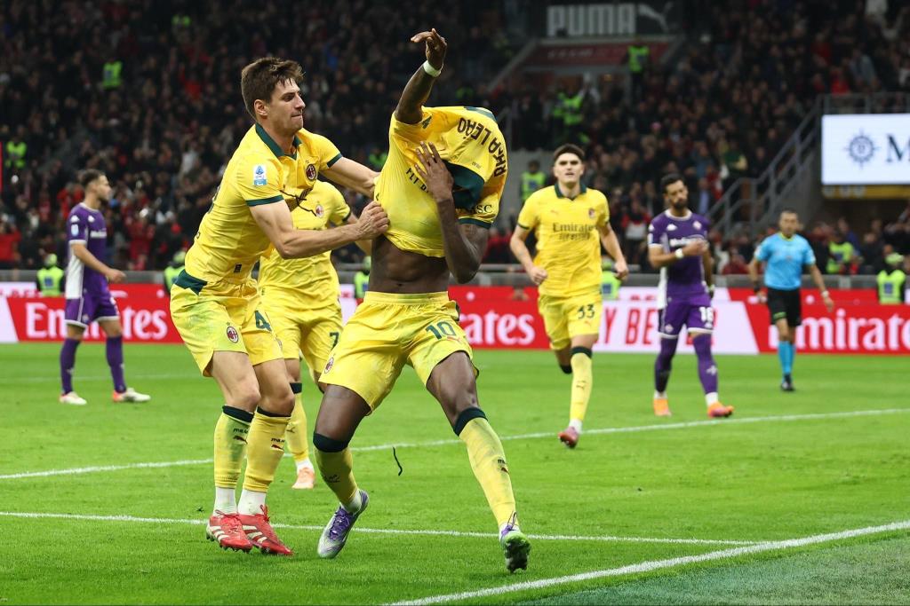  不準拿牌！萊奧破門后試圖脫衣慶祝被加比亞拽下